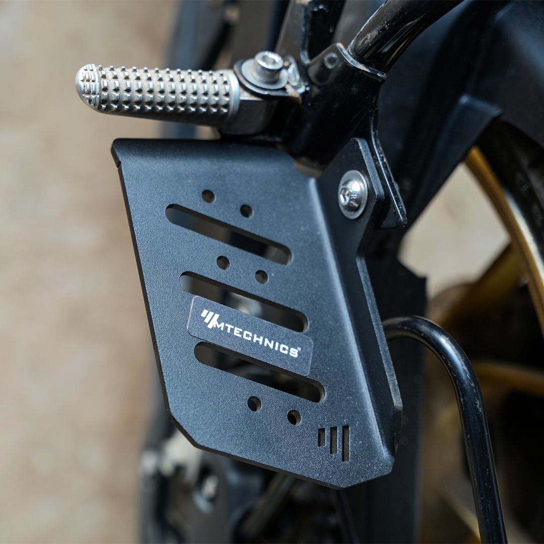 FZ S FI V4 PILLION FOOTREST PAIR