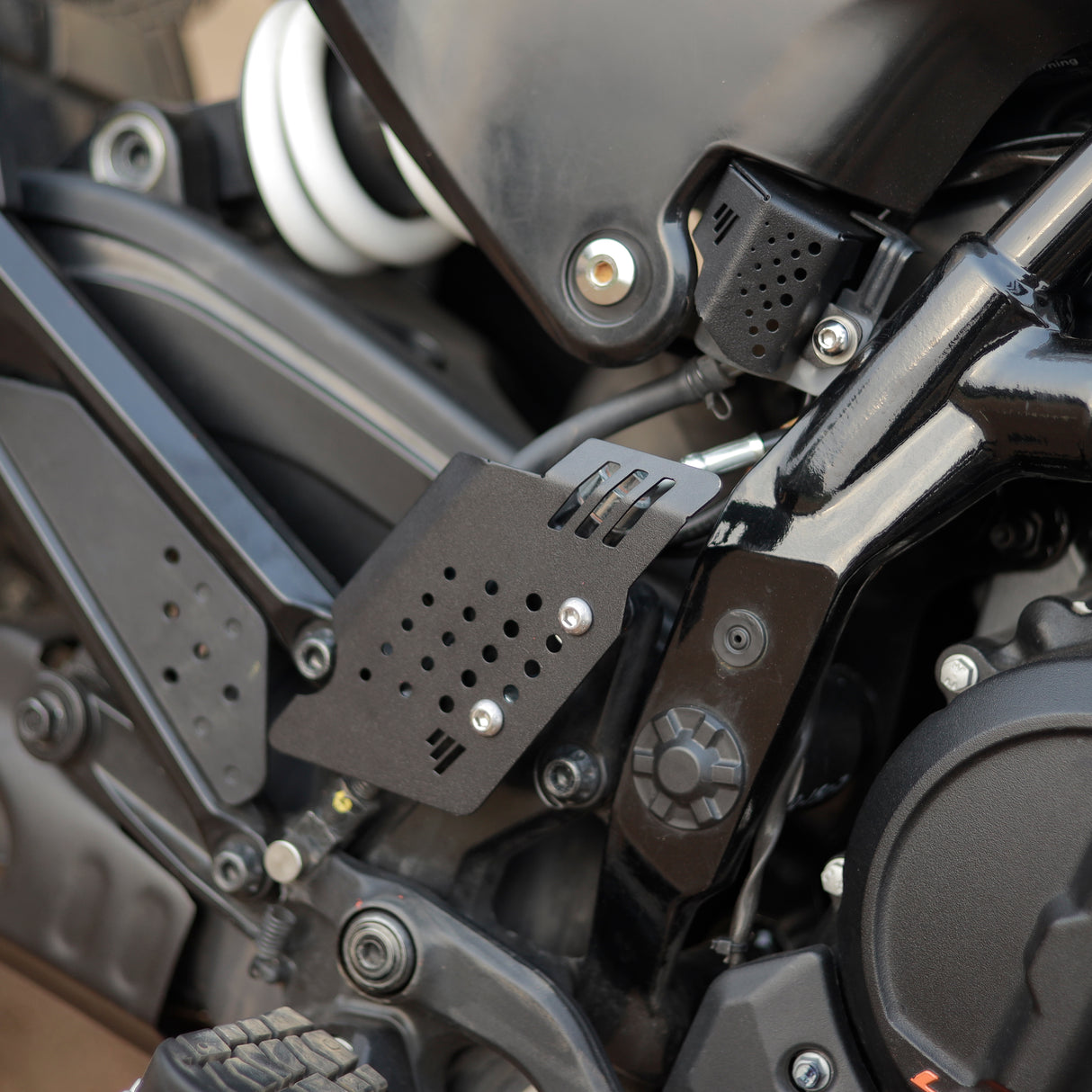 KTM ADV 250/390 2025 BLACK MASTER CYLINDER GUARD