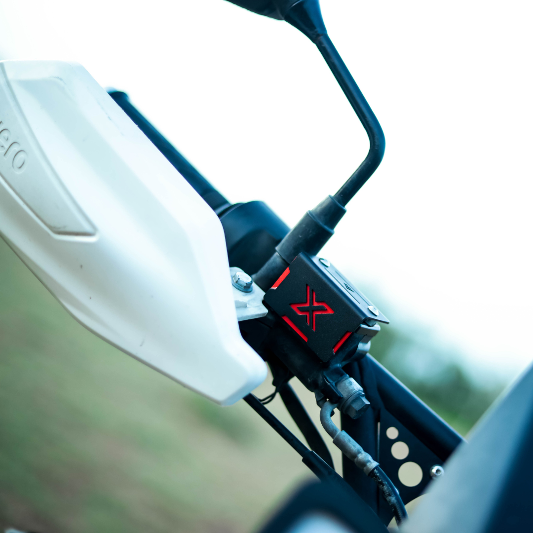 XPULSE 200 BRAKE FLUID CONTAINER GUARD