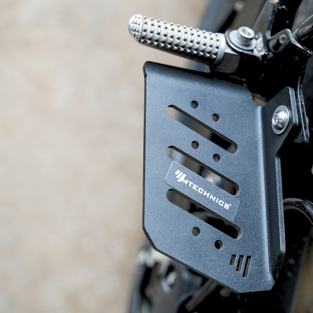 FZ S FI V4 PILLION FOOTREST PAIR