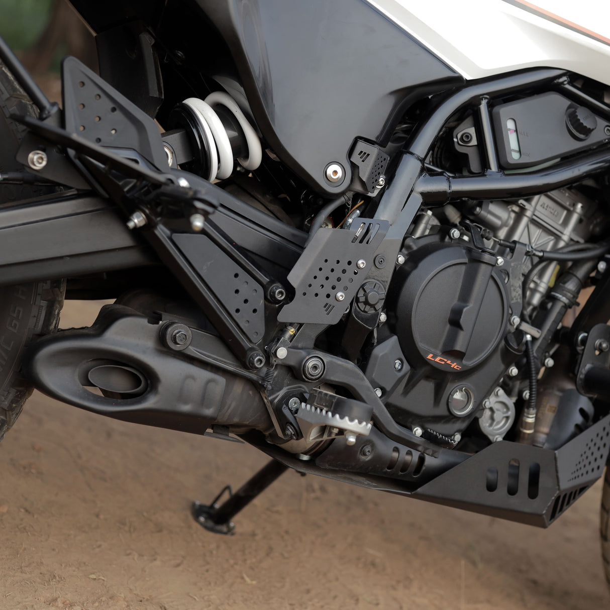 2025 ADV 250 MASTER CYLINDER GUARD BLACK 
