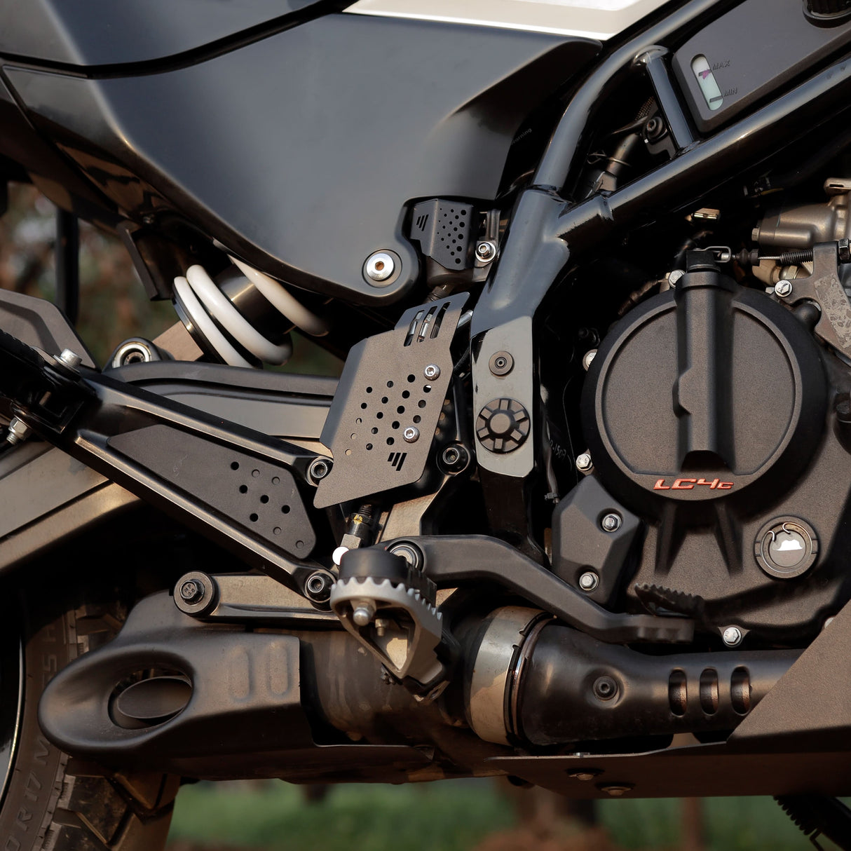 2025 ADV 250/390 MASTER CYLINDER GUARD BLACK 