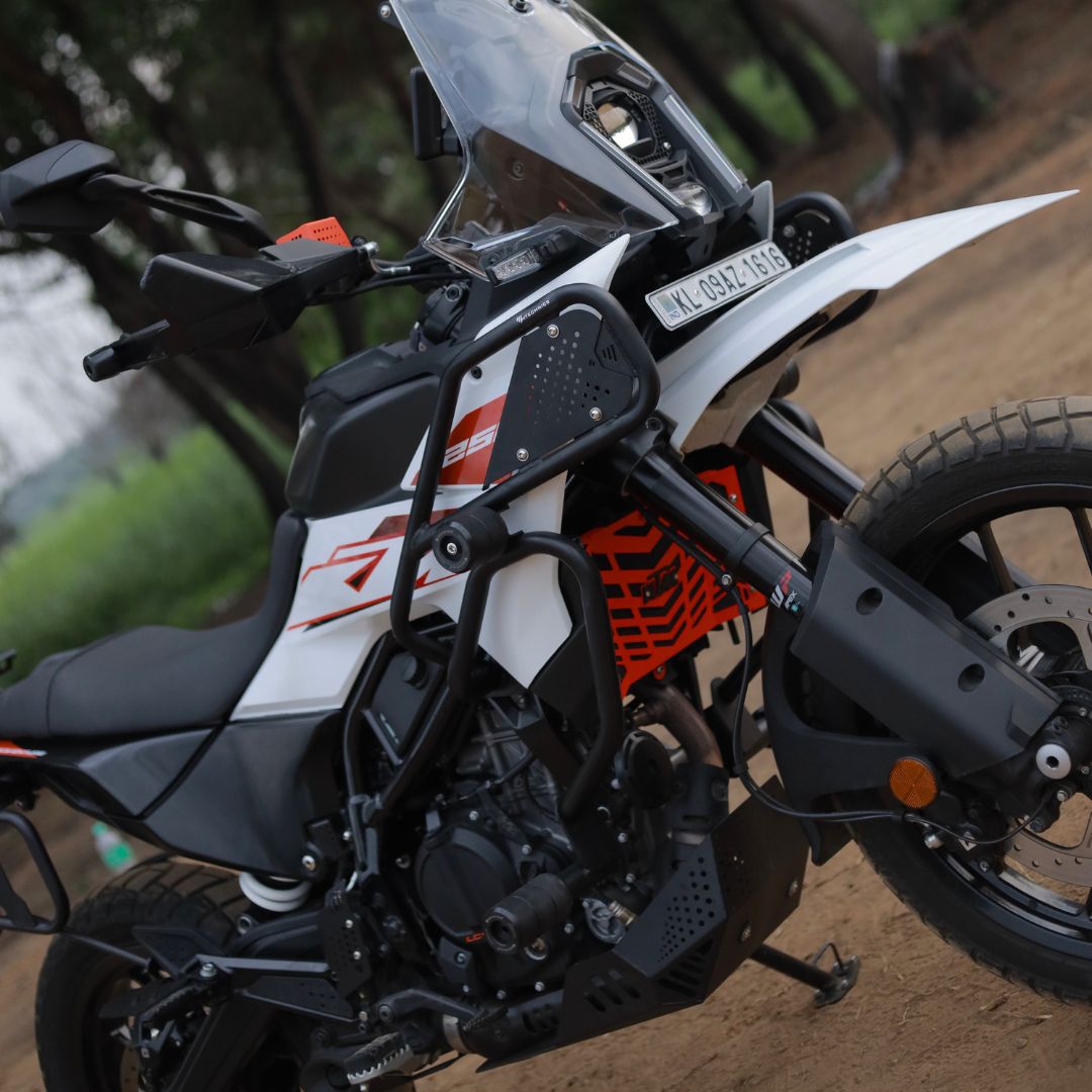 2025 ADV  390 CRASH GUARD BLACK 