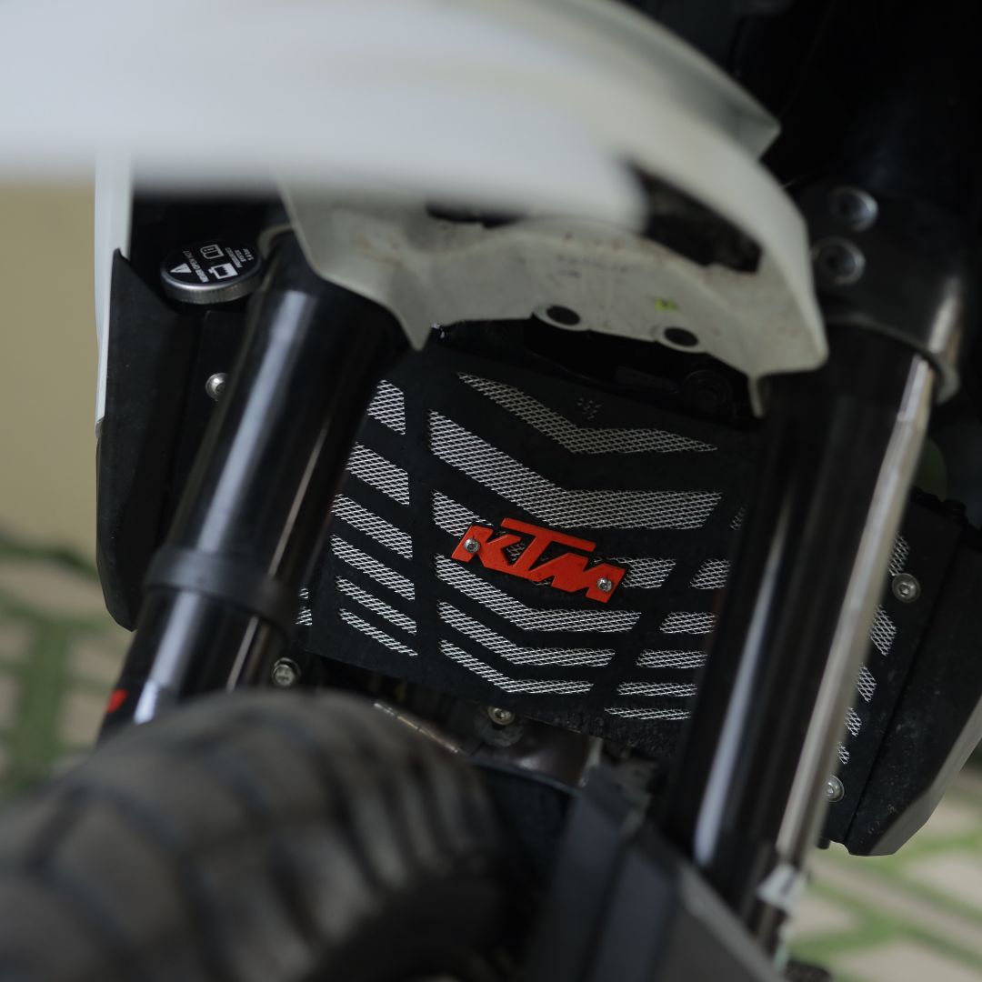 2025 adv 250/390 radiator cover black 