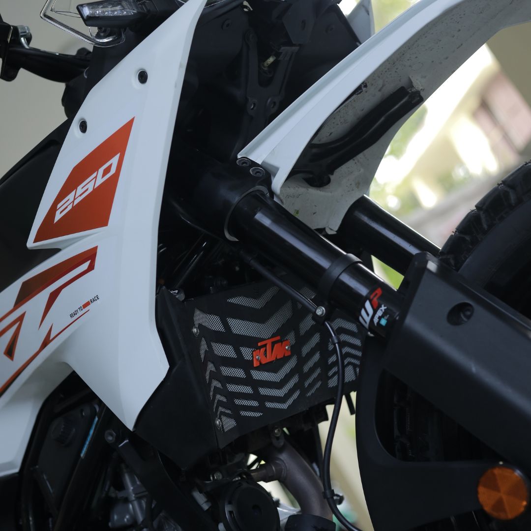 2025 adv 250/390 radiator protector black 