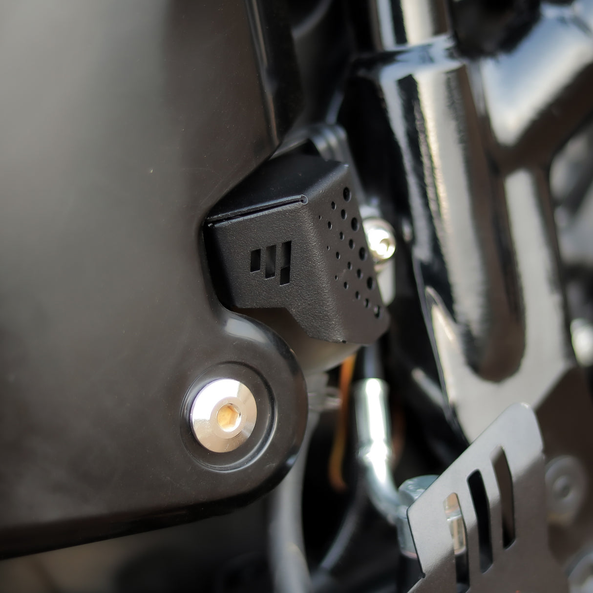 ADV 2025 250/390 - REAR DISC OIL CAP Black