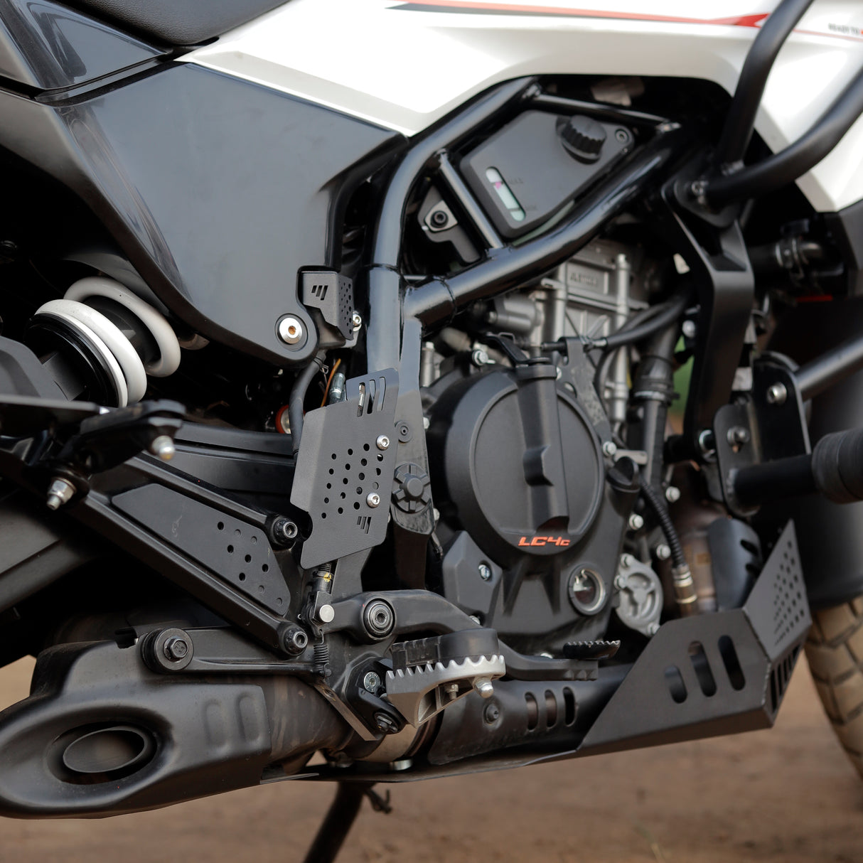 KTM ADV 250/390 2025 BLACK MASTER CYLINDER GUARD