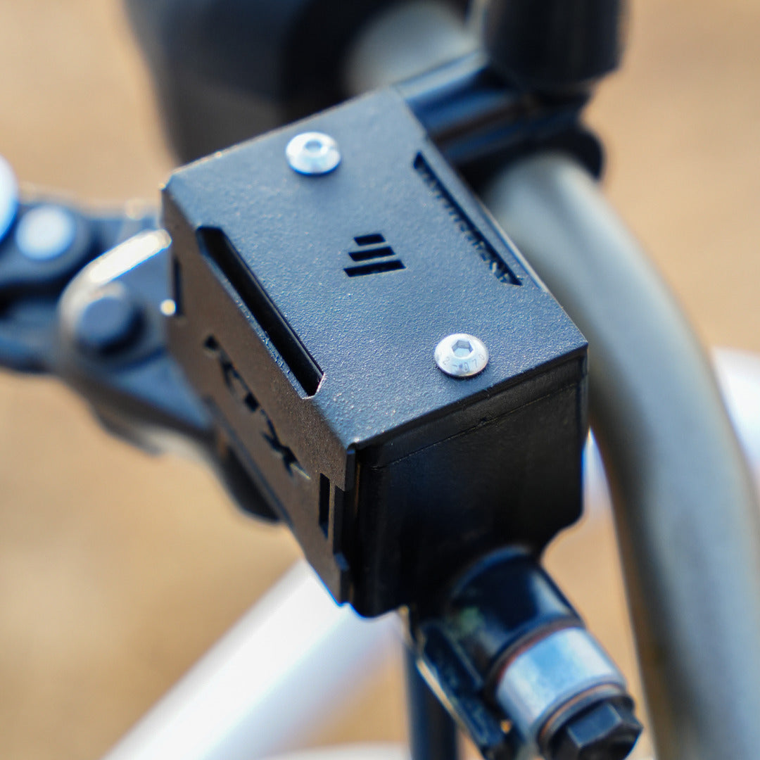 RTX 300 FRONT DISC OIL CAP 