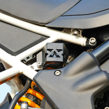RTX 300 REAR DISC OIL CAP  BLACK