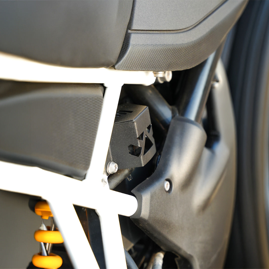 RTX 300 REAR DISC OIL CAP  BLACK