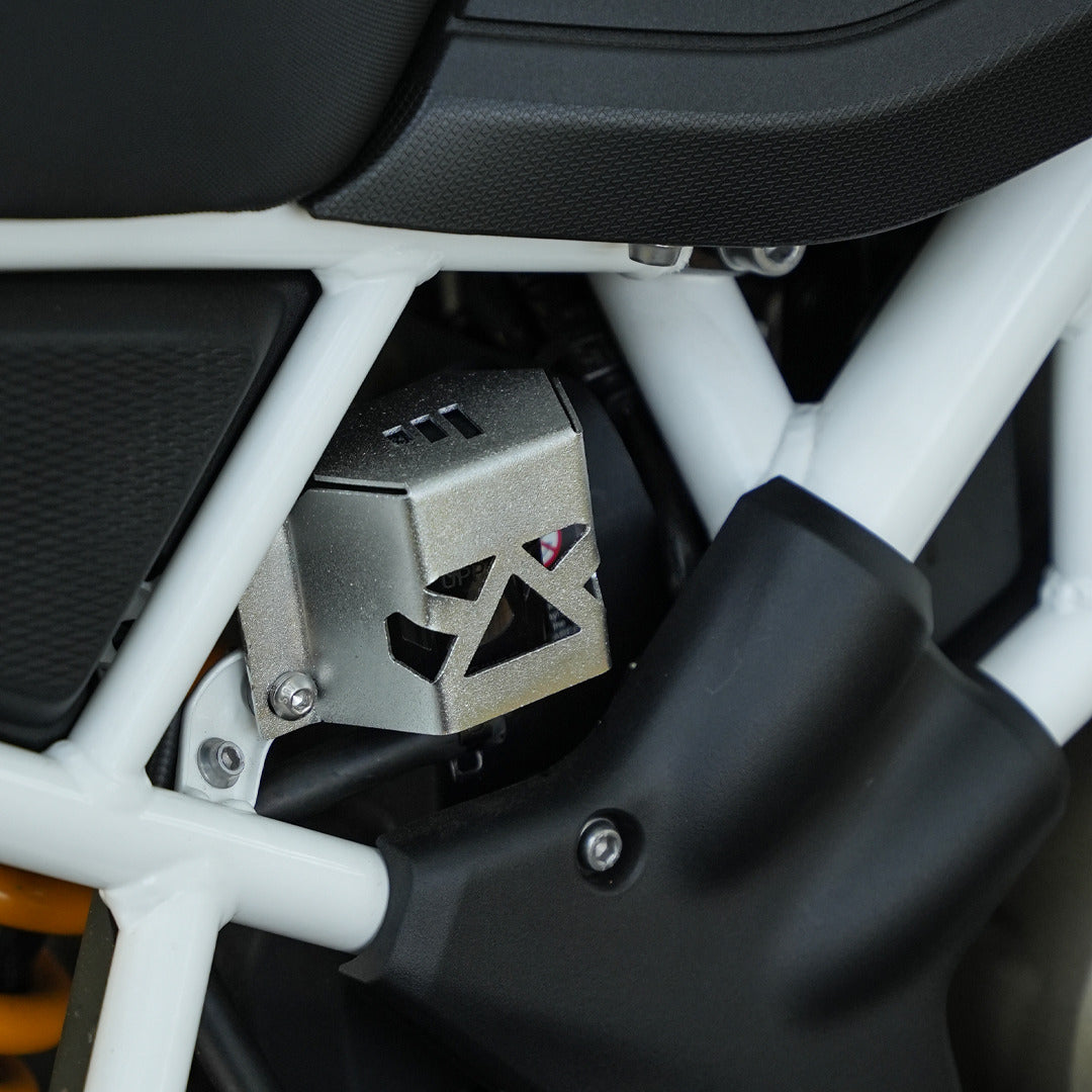 TVS RTX 300 REAR DISC OIL CAP SS 