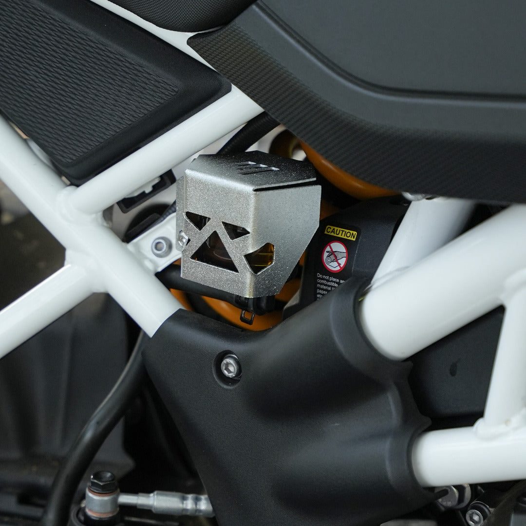 TVS RTX 300 REAR DISC OIL CAP SS 2