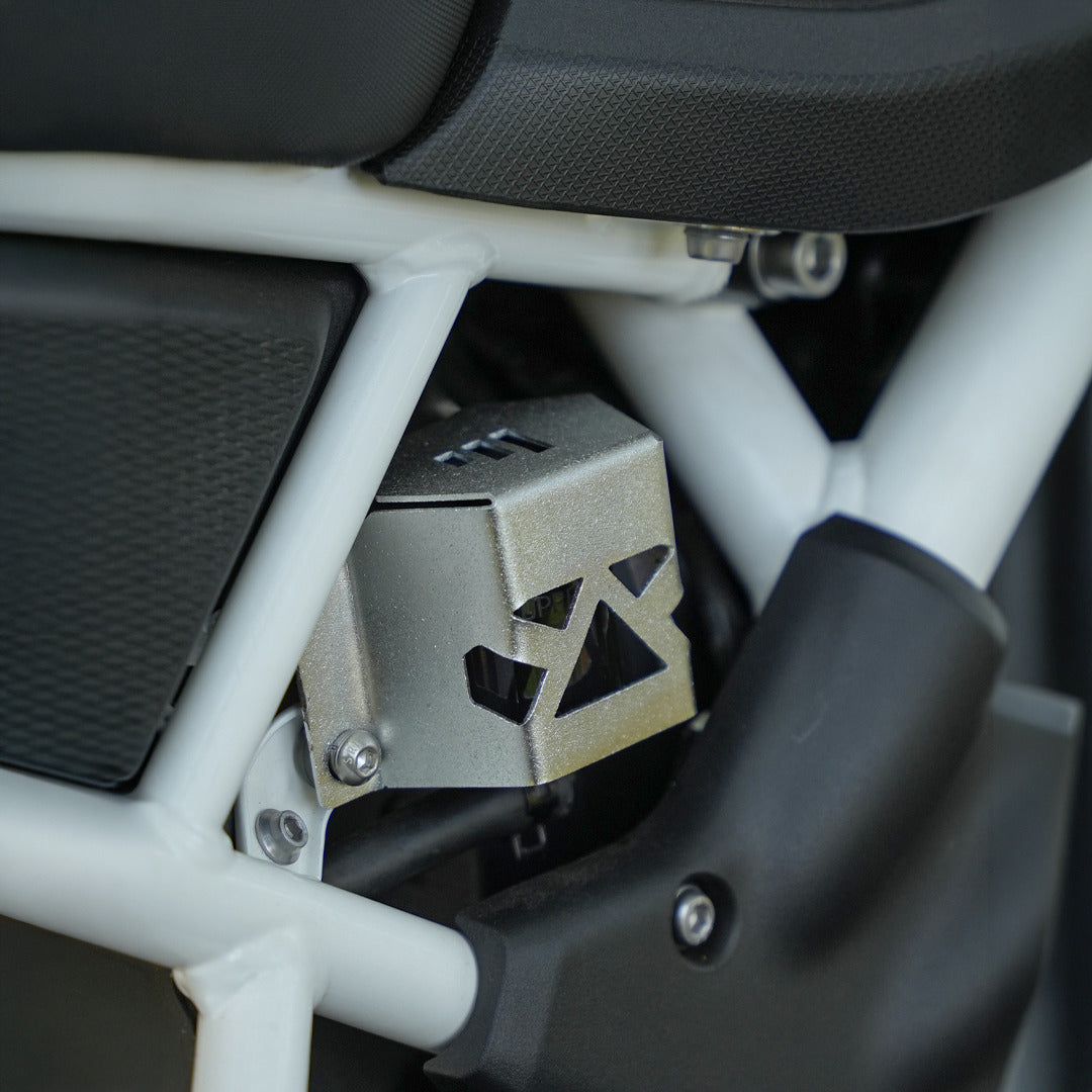 TVS RTX 300 REAR DISC OIL CAP SS 