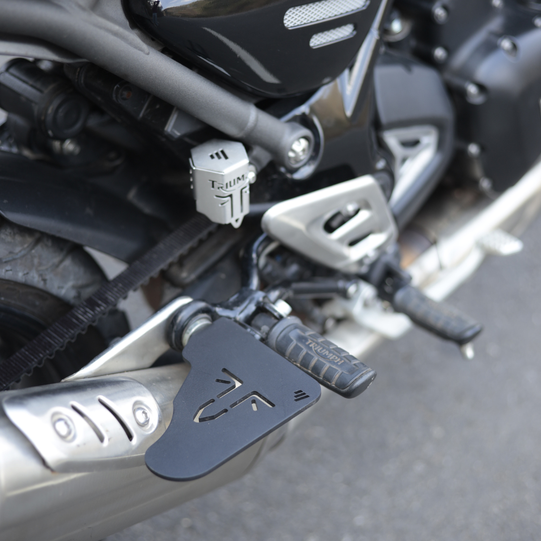 Triumph Speed 400 pillion footrest 