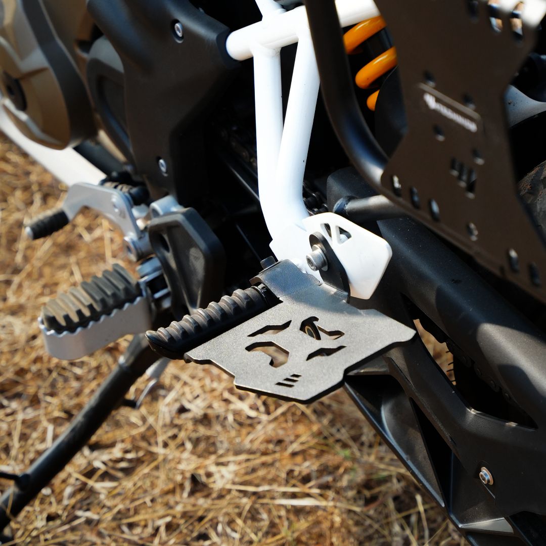 TVS APACHE RTX300 FOOTREST