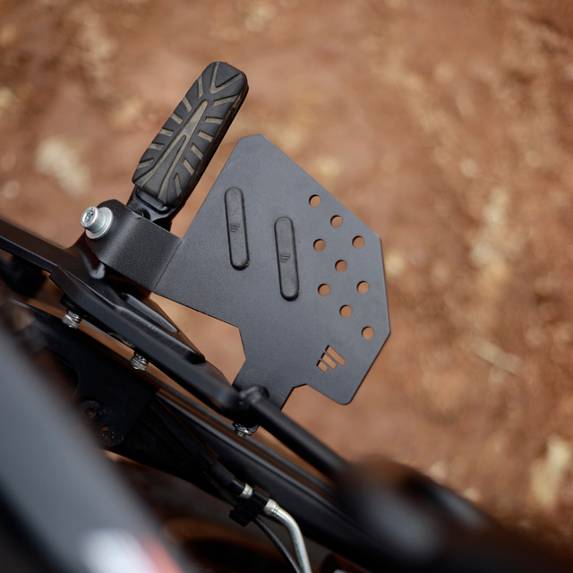 adv 250/390 2025 pillion   footrest